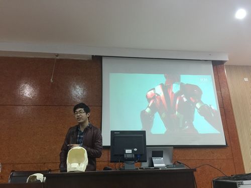 2创客胡谢杰分享钢铁侠制作经历.jpg