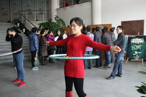 呼啦圈比赛中.jpg