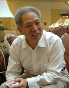 华教授肖像.jpg
